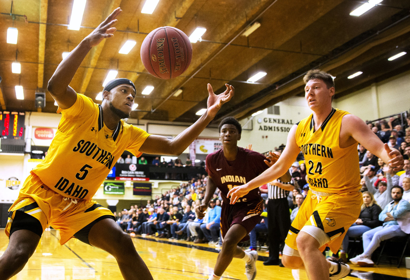 CSI vs Indian Hills basketball